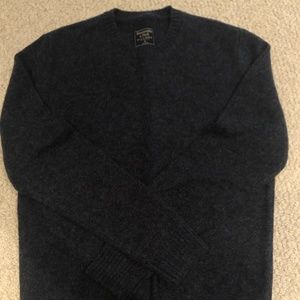 Navy Men's Abercrombie and Fitch Sweater